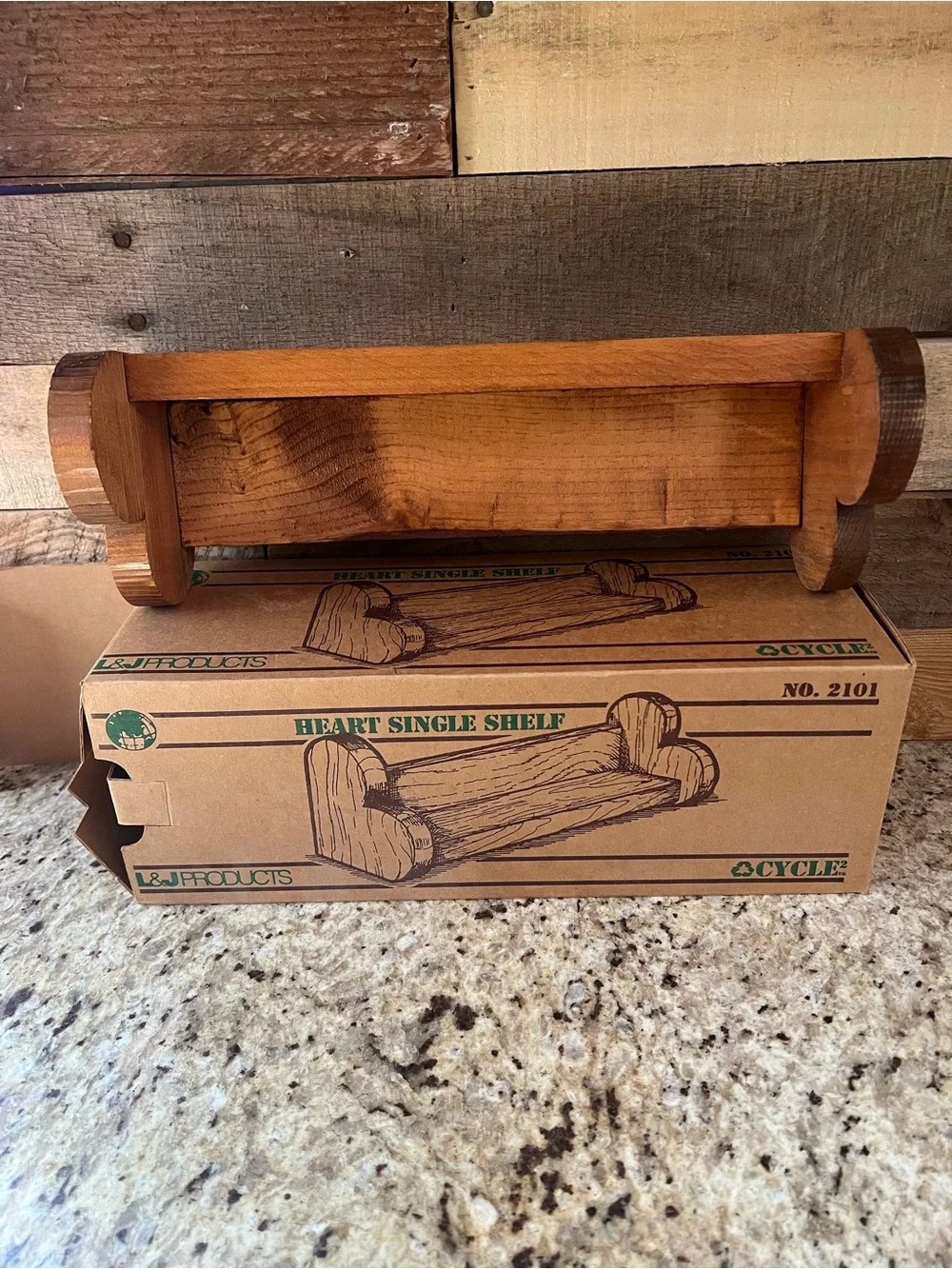 NIB Rustic Pine Heart Single Shelf